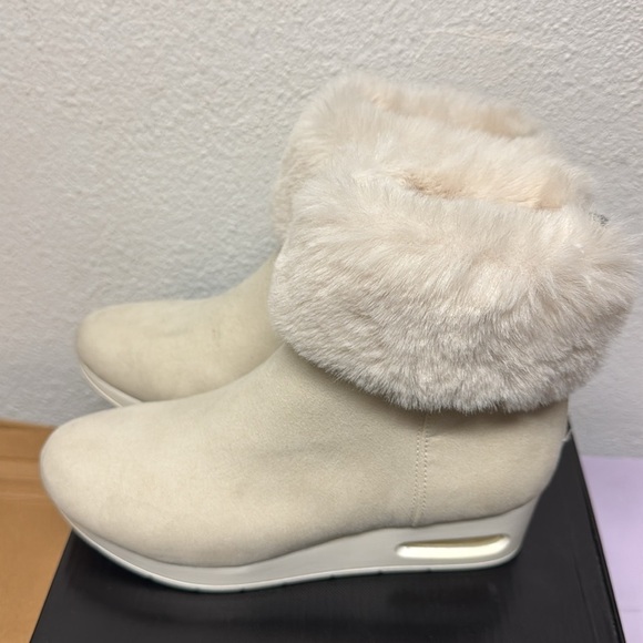 DKNY Women's Abri Wedge Booties - Picture 6 of 7